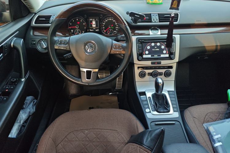 Used Volkswagen Magotan 2015 Revised 1.8TSI Prestige Version Steering Wheel