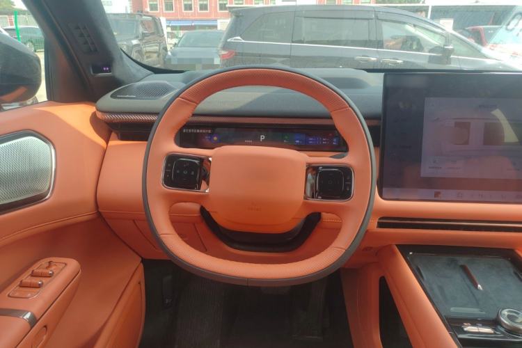 Used Lynk & Co 900 2025 2.0T Exploration Edition
