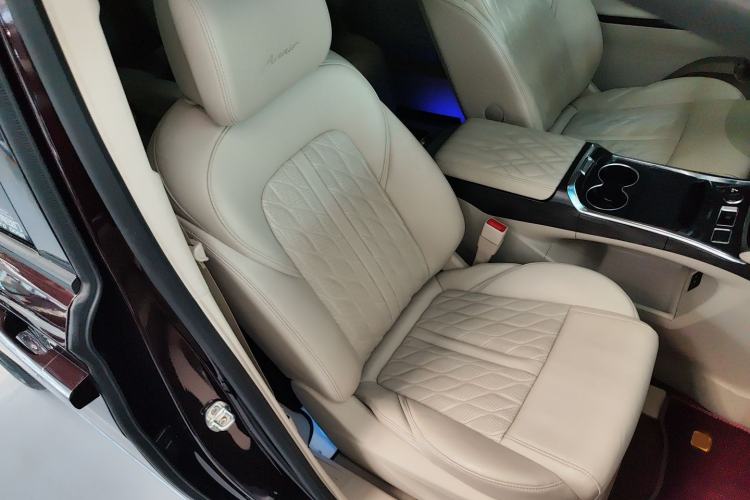 Used Buick GL8 2020 Avenir Avia Six-Seat Deluxe Edition Right Front Seat