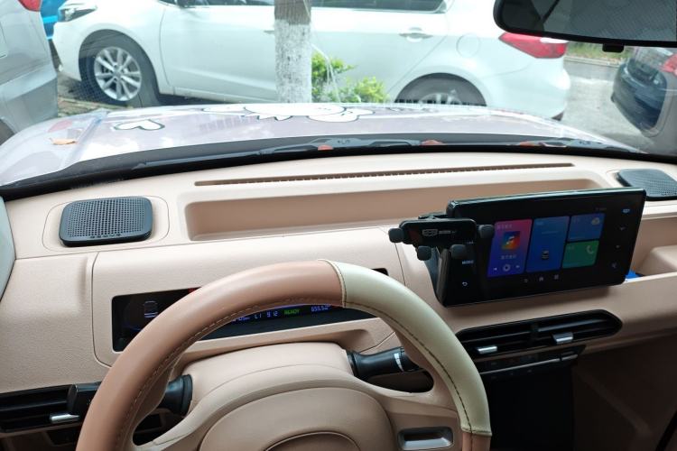 Used Geely Galaxy Panda 2023 Panda Mini 200km Dynamic Bear Center Console