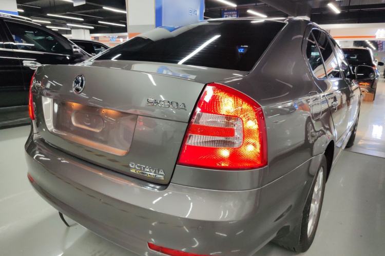 Used Skoda Octavia 2015 Classic Model 1.6L Automatic Elegance Edition
