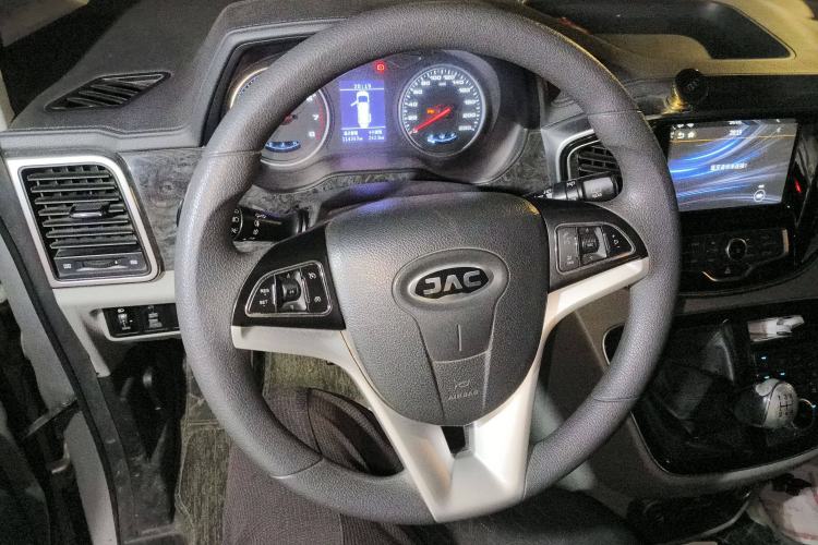 Used JAC Refine M4 2016 2.0L Manual Luxury Version