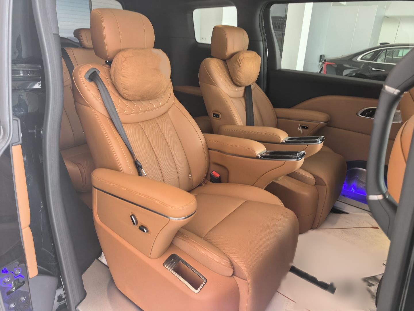 Hongqi HQ9 PHEV 2026 Model 2.0T Four-Wheel Drive Luxury Edition — снимка 19