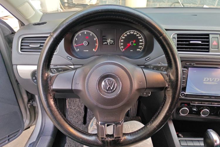 Used Volkswagen Sagitar 2014 Revised Version 1.6L Automatic Comfort Edition Steering Wheel