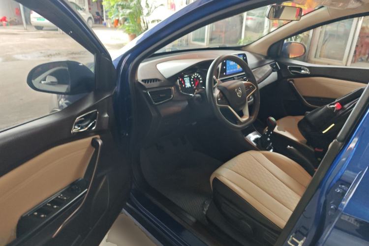 Used Baojun 310W 2017 1.5L Manual Fashion Model China V