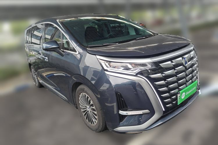 Used Denza D9 2022 DM-i 970 Four-Wheel Drive Flagship Model Front Right 45 Deg