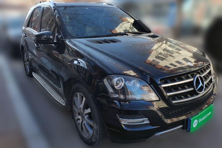 Used Mercedes-Benz M-Class 2010 ML 350 4MATIC Luxury Model Front Right 45 Deg