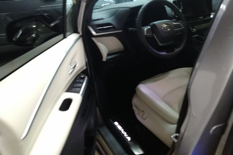 Used Toyota SIENNA 2024 2.5L Hybrid Four-Wheel Drive Prestige Edition