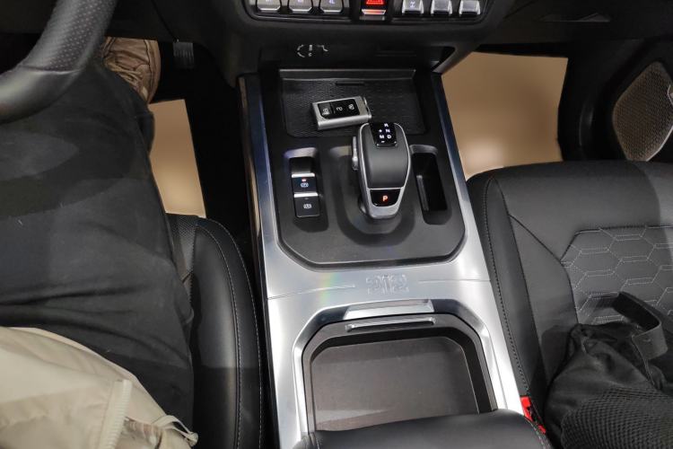 Used 212 T01 2024 2.0T Explorer
