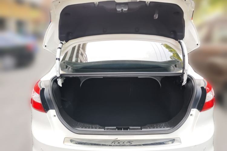 Used Ford Focus 2012 Sedan 1.6L Automatic Fashion Edition Trunk