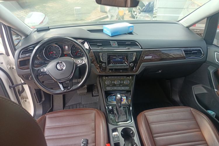 Used Volkswagen Touran 2016 Volkswagen Touran L 280TSI DSG Luxury Edition Center Console