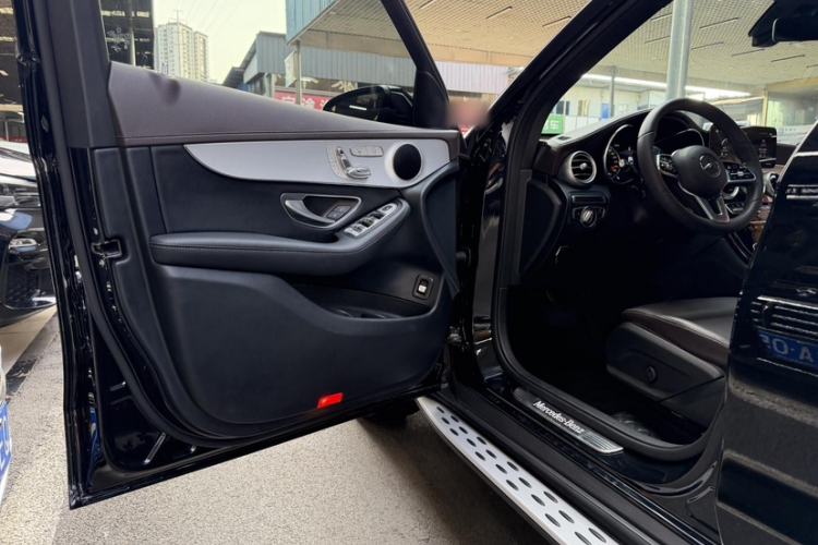 Used Mercedes-Benz GLC 2022 Second Facelift GLC 260 L 4MATIC Dynamic Edition Interior 4