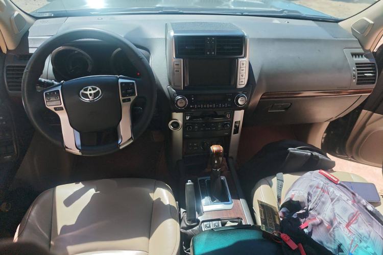 Used Toyota Prado 2010 4.0L Automatic VX NAVI Center Console