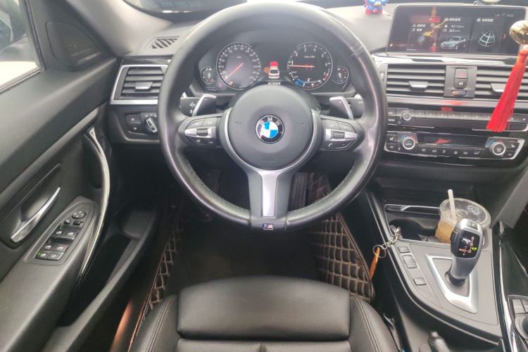 Used BMW 3 Series GT 2018 320i Sport Edition Steering Wheel