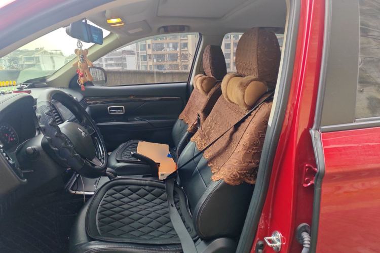 Used Mitsubishi Outlander 2018 2.0L Two-Wheel Drive Glory Edition 5 Seats Left Front Seat