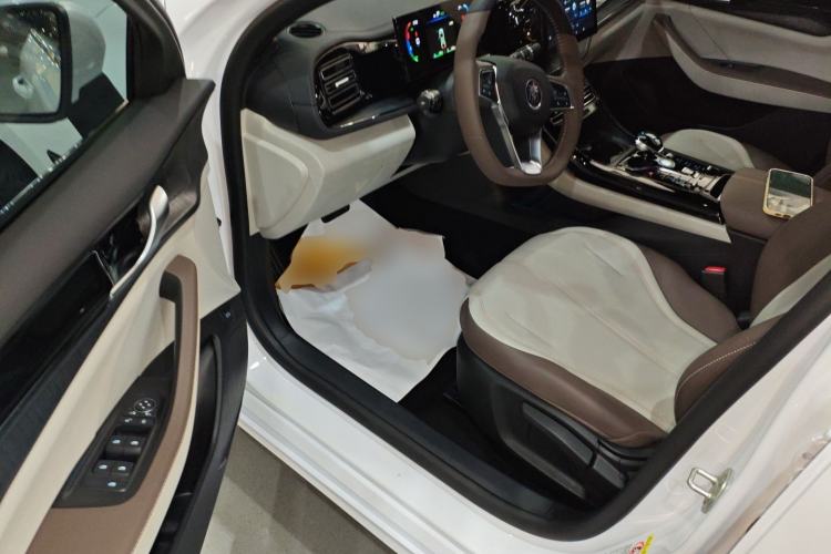 Used BYD Qin PLUS 2024 HONOR Edition DM-i 55KM Leading Model Driver Seat