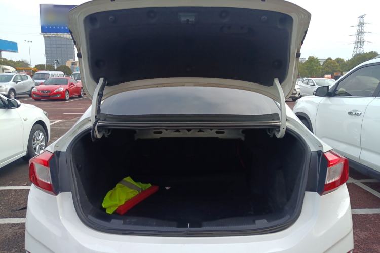 Used Chevrolet Cruze 2018 Revised Version 320 Automatic Pioneer Edition Trunk