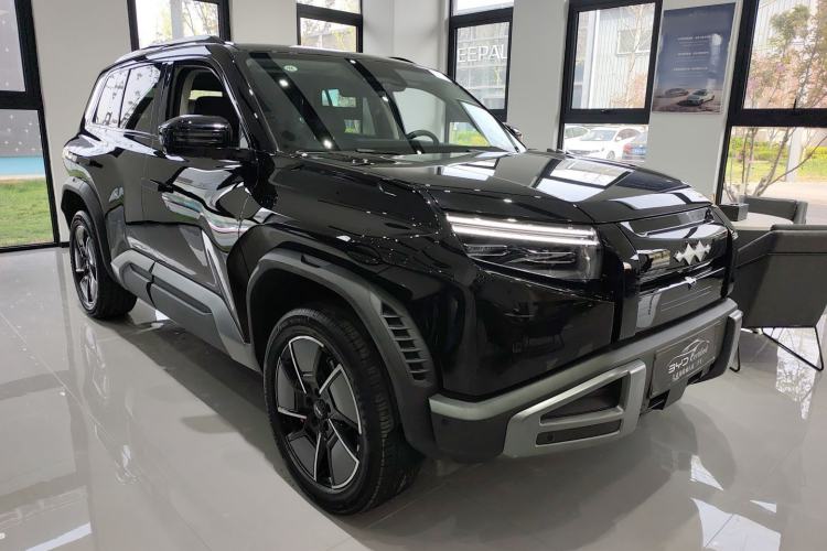 Used Formula Leopard Titanium 3 2025 501KM All-Wheel Drive Intelligent Driving Ultra Version
