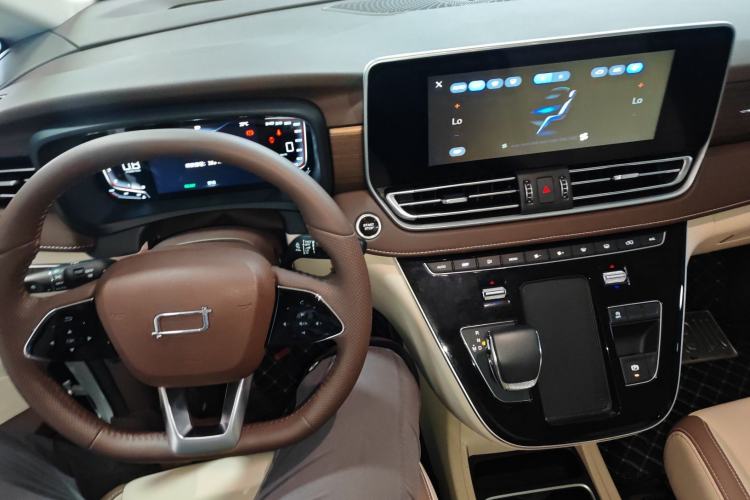 Used Bestune M9 2023 2.0T Prestige Edition
