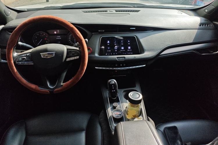 Used Cadillac XT4 2020 28T Two-Wheel-Drive Leading Version Center Console