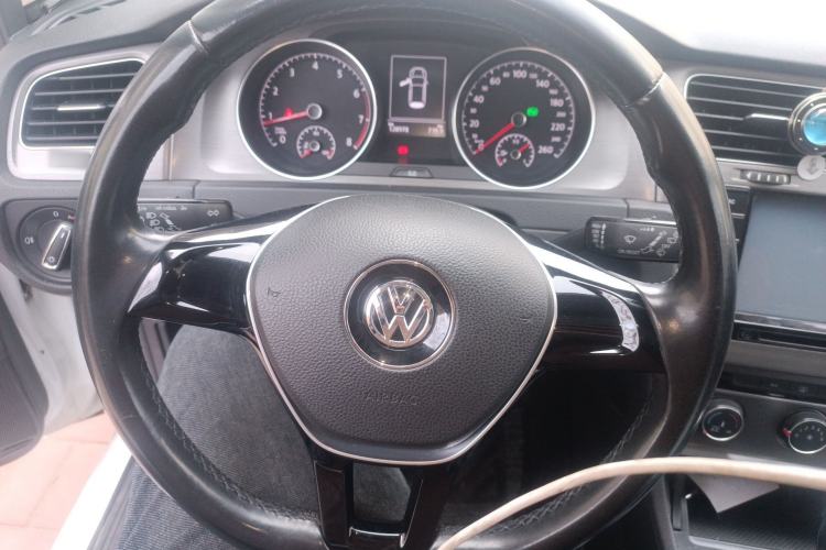 Used Volkswagen Golf 2015 1.4TSI Automatic Comfort Model
