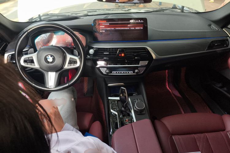 Used BMW 5 Series 2022 530Li Luxury Edition M Sport Package Center Console