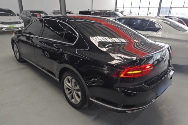 Used Volkswagen Magotan 2017 330TSI DSG Luxury Model Exterior 2