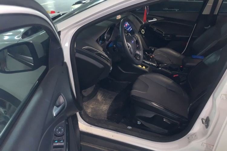 Used Ford Focus 2012 Sedan 1.6L Manual Fashion Edition
