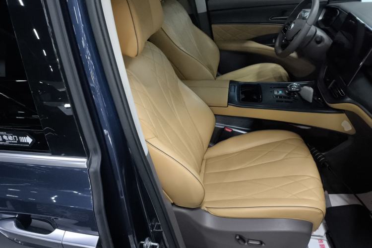 Used Denza D9 2022 DM-i 970 Four-Wheel Drive Prestige Model