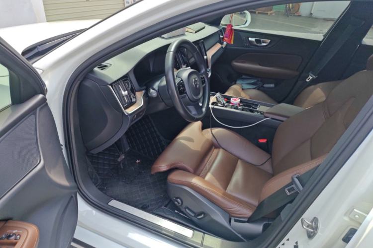 Used Volvo S60 2022 B4 Zhiyuan Luxury Edition
