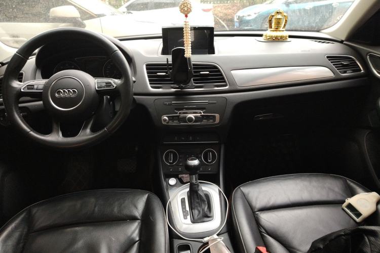 Used Audi Q3 2017 30 TFSI Fashion Model Center Console