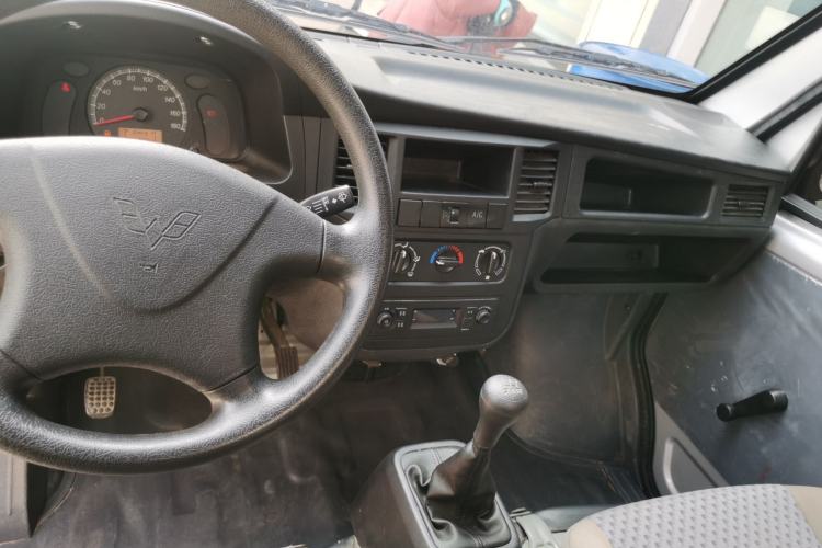 Used Wuling Zhiguang Small Truck 2023 1.5L Single-Row Heavy-Duty Version LAR Center Console