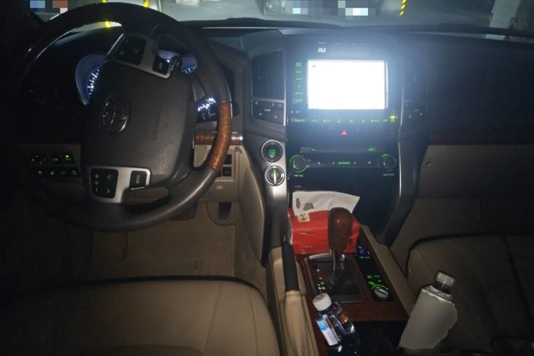 Used Toyota Land Cruiser 2012 4.6L Automatic VX-R Center Console