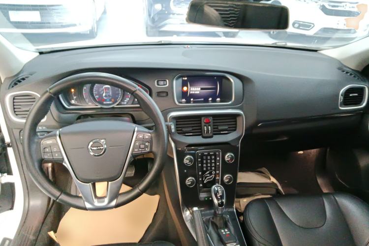 Used Volvo V40 2017 T3 Zhiyi Edition