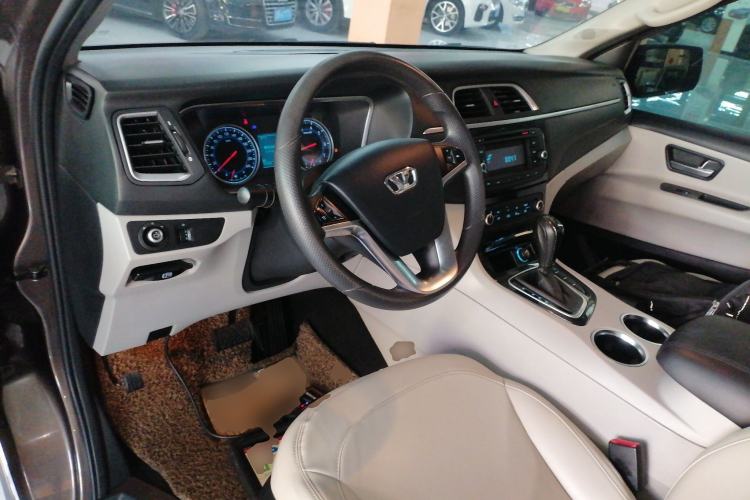 Used Huasong 7 2015 2.0T Automatic Comfort Model Center Console