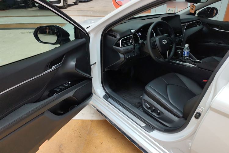 Used Toyota Camry 2023 2.0G Luxury Edition
