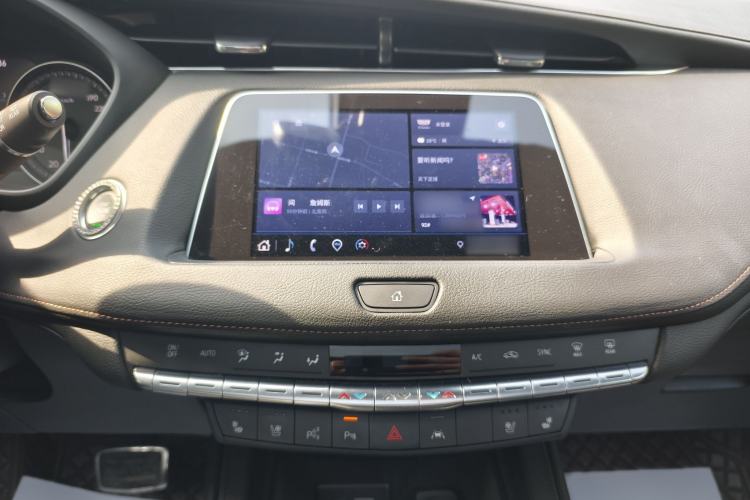 Used Cadillac XT4 2022 28T Four-Wheel Drive Platinum Edition Interior 5