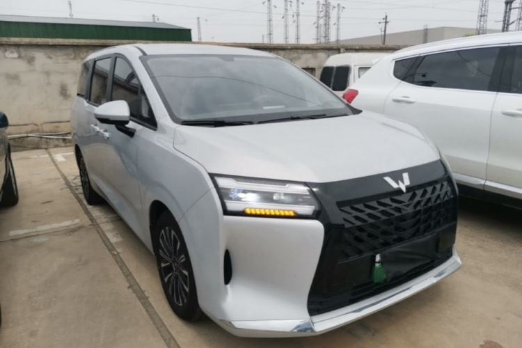 Used Wuling Starlight 730 2025 Model Plug-in Hybrid 125km Luxury Edition
