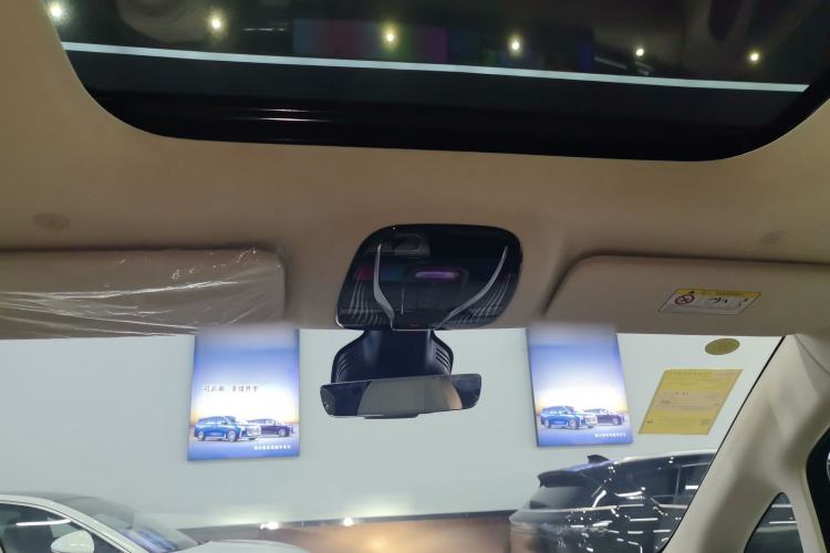 Used VOYAH Dream 2025 EV Four-Wheel Drive Flagship Kunpeng Edition