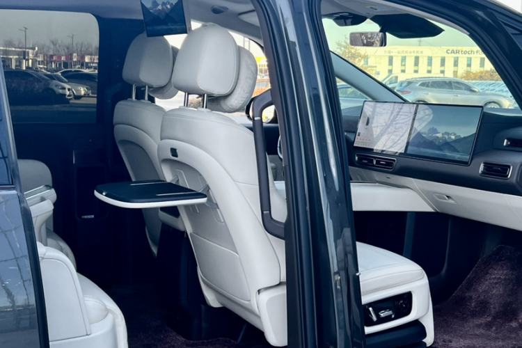 Used Li Auto MEGA 2024 Ultra Model
