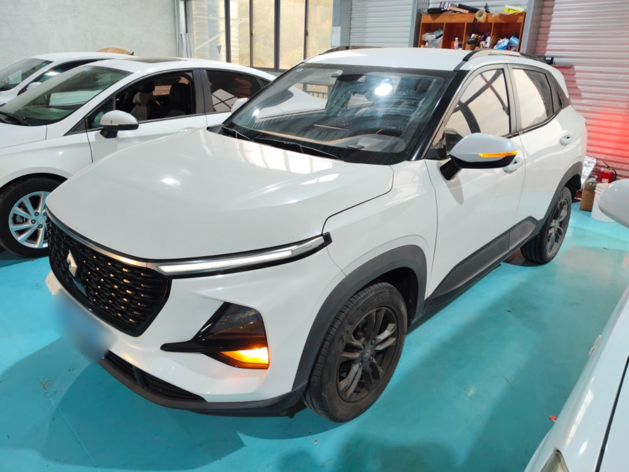 Под передней частью автомобиля