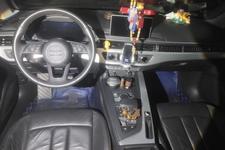 Used Audi A4L 2019 40 TFSI Fashion Edition China VI Emission Standard Center Console