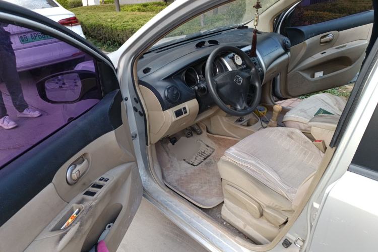 Used Nissan Livina 2013 1.6XE Manual Comfort Edition Driver Seat