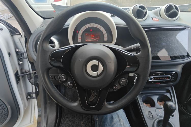 Used smart forfour 2016 1.0L 52 kW Dynamic Edition Steering Wheel