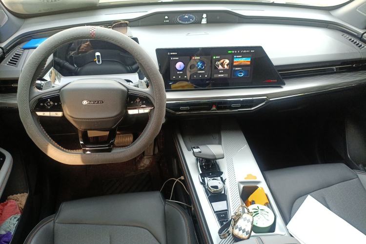 Used CHANGAN OSHAN Z6 2023 Blue Whale 1.5T DCT Smart-Led City Edition Center Console