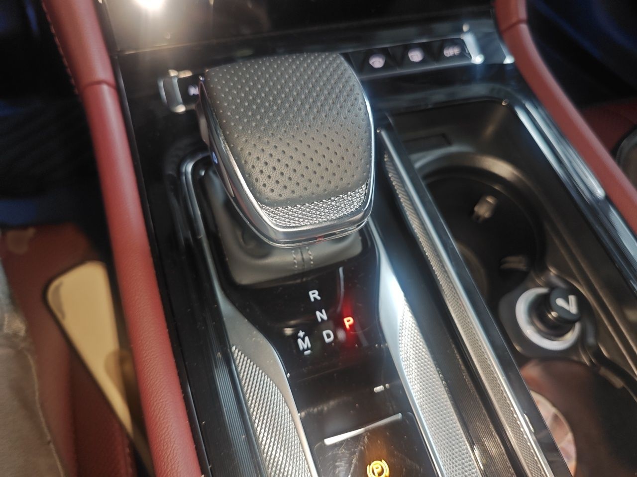 Hongqi H5 2025 1.5T DCT Qiyun 500 000th Unit Commemorative Edition — снимка 13