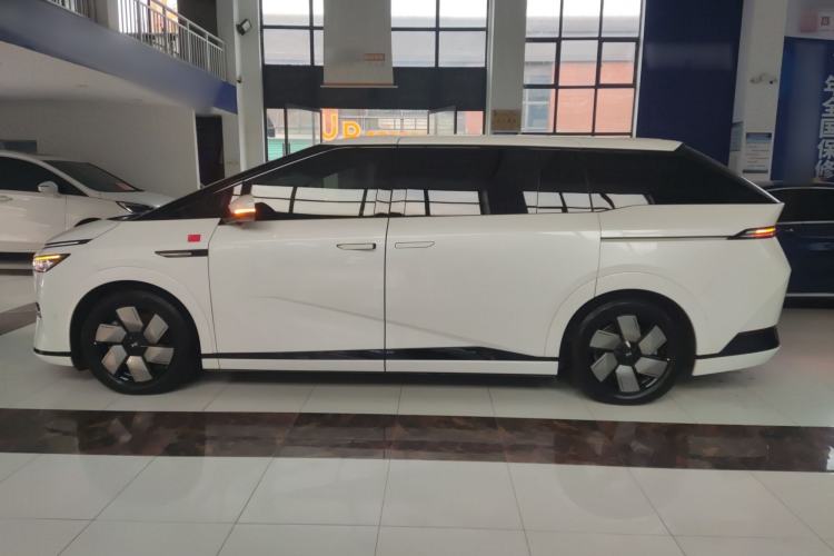 Used XPeng X9 2024 702 Ultra-Long Range Max