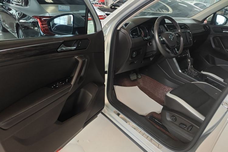 Used Volkswagen Tiguan L 2017 330TSI Automatic Two-Wheel Drive Luxury Edition