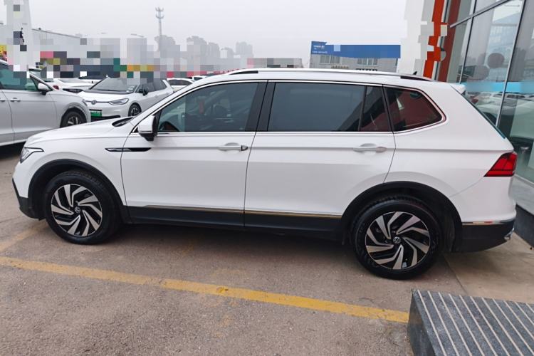 Used Volkswagen Tiguan L 2024 300TSI Automatic Two-Wheel Drive Smart Edition
