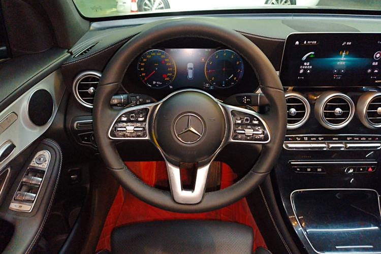 Used Mercedes-Benz GLC 2020 Facelift GLC 260 L 4MATIC Luxury Edition Steering Wheel